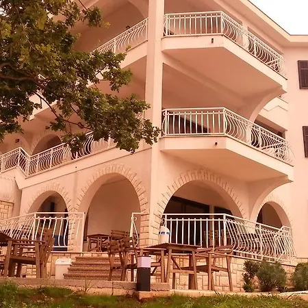 Guesthouse Gauss بيت ضيافة